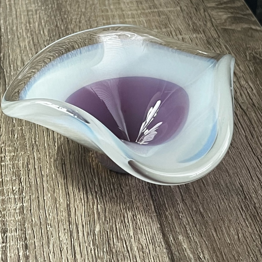 Murano Style Sommerso Art Glass Bowl Purple Center cased white 5.5”